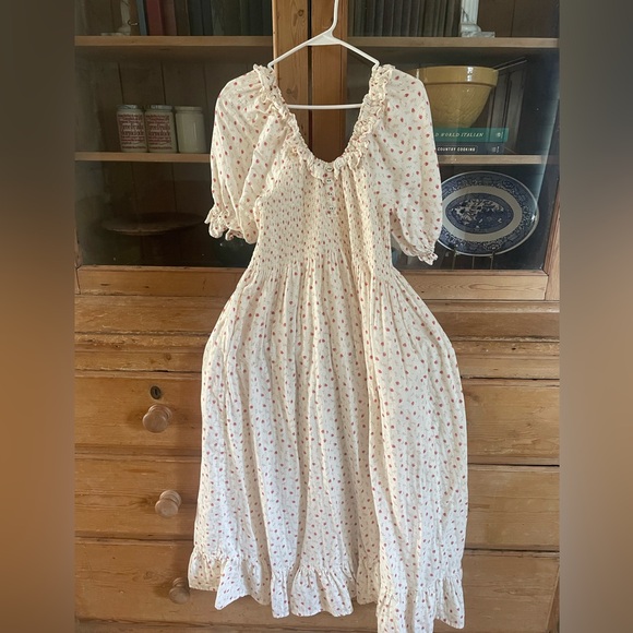 Rylee + cru Lexi maxi dress strawberry print - Picture 1 of 3
